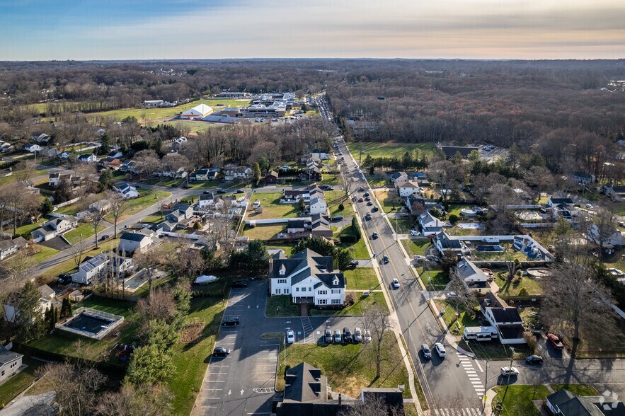 More Photos Of 107 Tindall Rd, Middletown Office For Lease