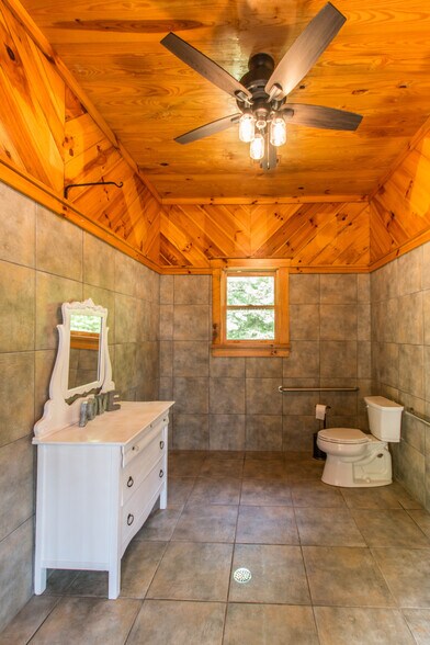 More Photos Of 21405 Parks Mill Rd, Abingdon Lodge Meeting Hall For Sale