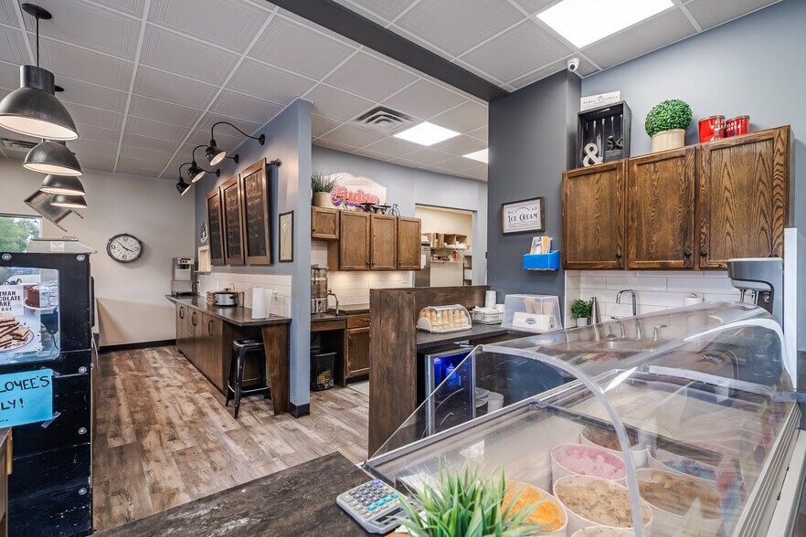 More Photos Of 20 Railway Av S, Marwayne General Retail For Sale