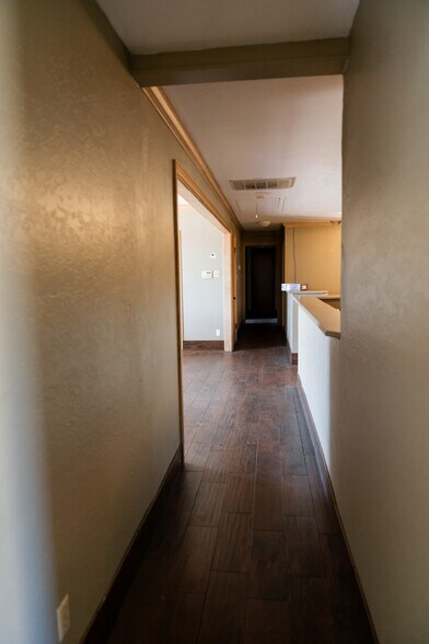 More Photos Of 1630 N Interstate 35 E, Lancaster Flex For Sale