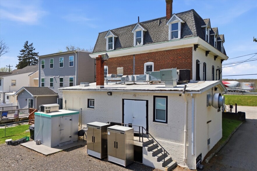 More Photos Of 641 Old Elm St, Conshohocken Bar For Sale