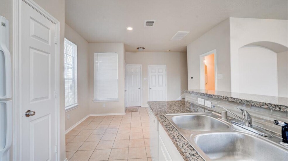 More Photos Of 8743 Thistlemoor Ln, Houston Specialty For Sale