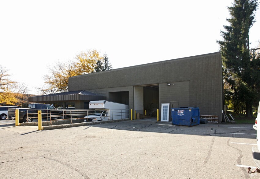 More Photos Of 50220-50230 Dennis Industrial Ct, Wixom Unknown For Lease