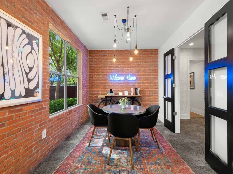 More Photos Of 2000 E Arapaho Rd, Richardson Apartments For Lease