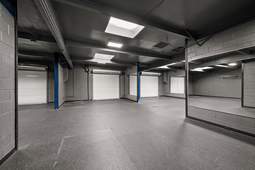 More Photos Of 8020 Ronson Rd, San Diego Warehouse For Lease