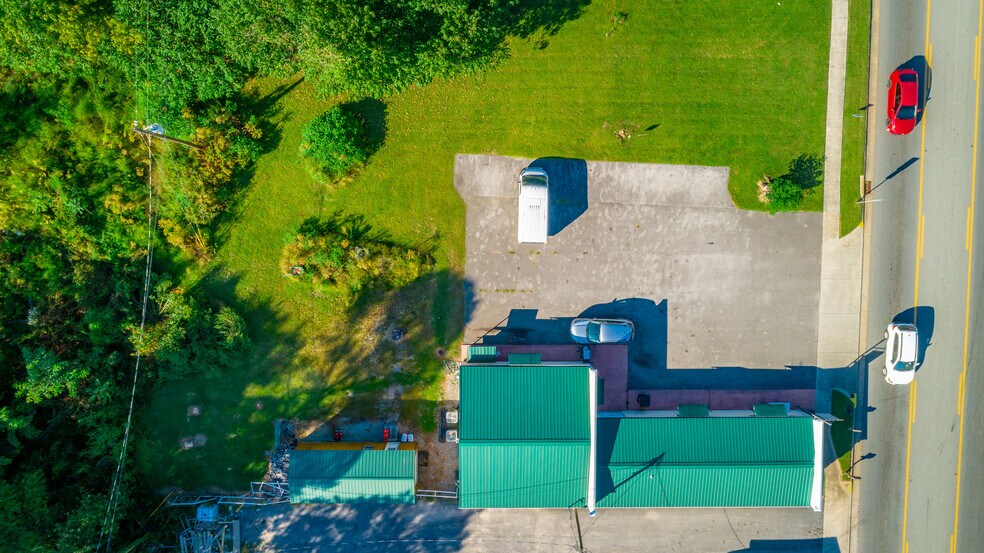 More Photos Of 15781 Rankin Ave, Dunlap Freestanding For Sale