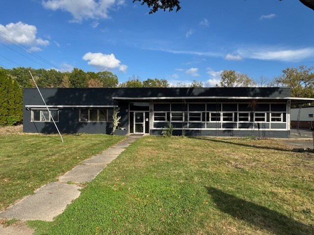 More Photos Of 96 Granby St, Bloomfield Warehouse For Lease