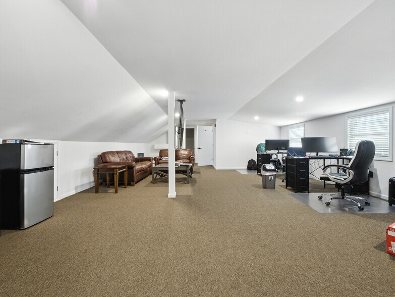 More Photos Of 831 Hamilton St, Somerset Freestanding For Sale