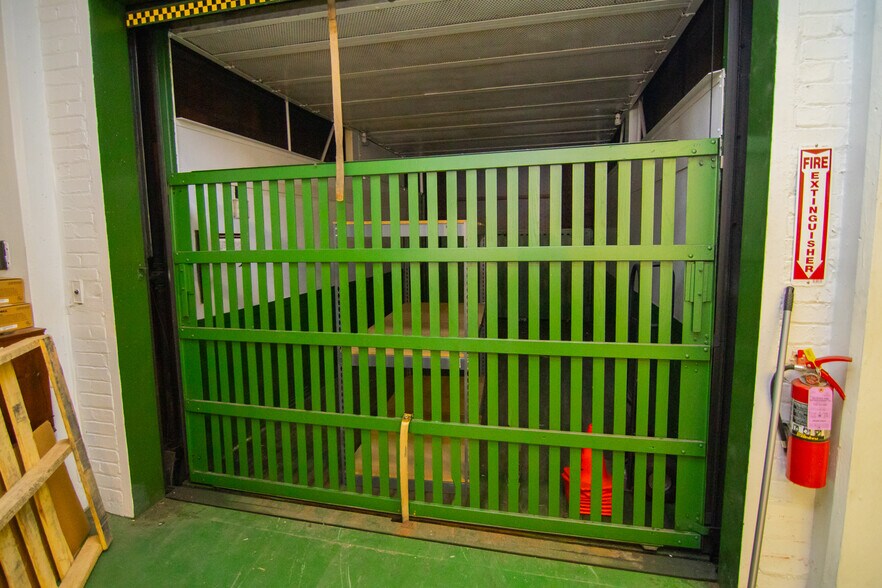 More Photos Of 1439 Sunset Blvd, Steubenville Flex For Sale