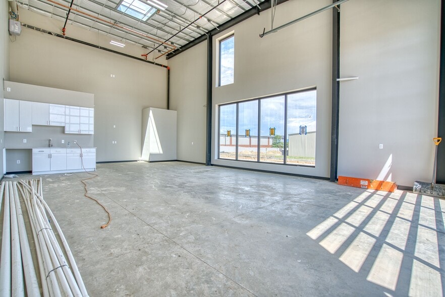 More Photos Of 168 Miller Dr, Dacono Flex For Lease