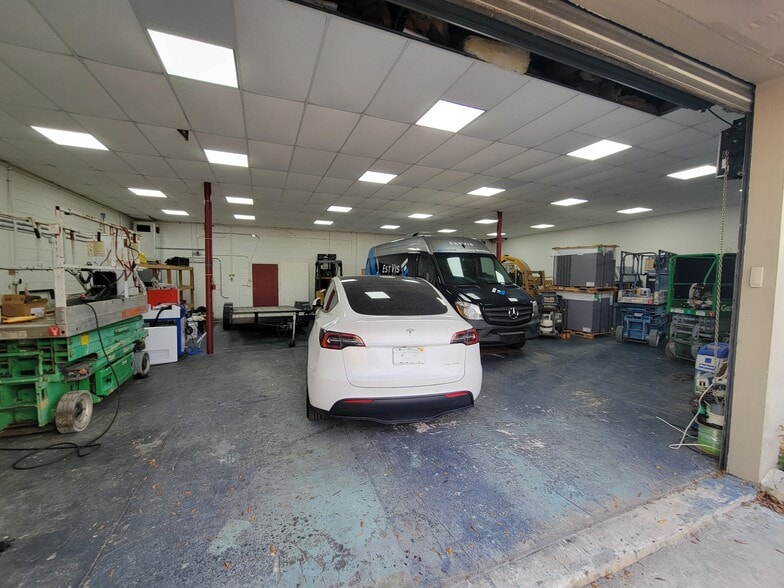 More Photos Of 753 N US Highway 17 92, Longwood Warehouse For Lease