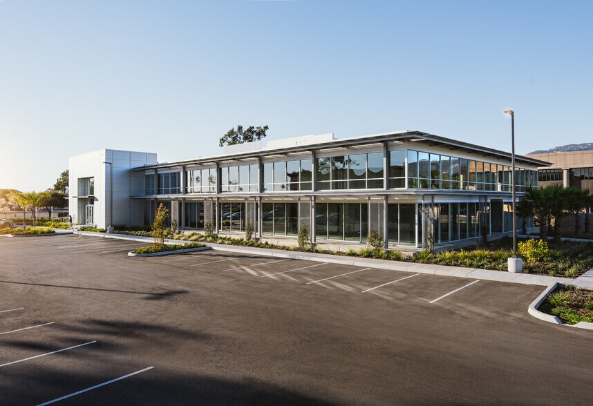 More Photos Of 130 Robin Hill Rd, Goleta Loft Creative Space For Lease