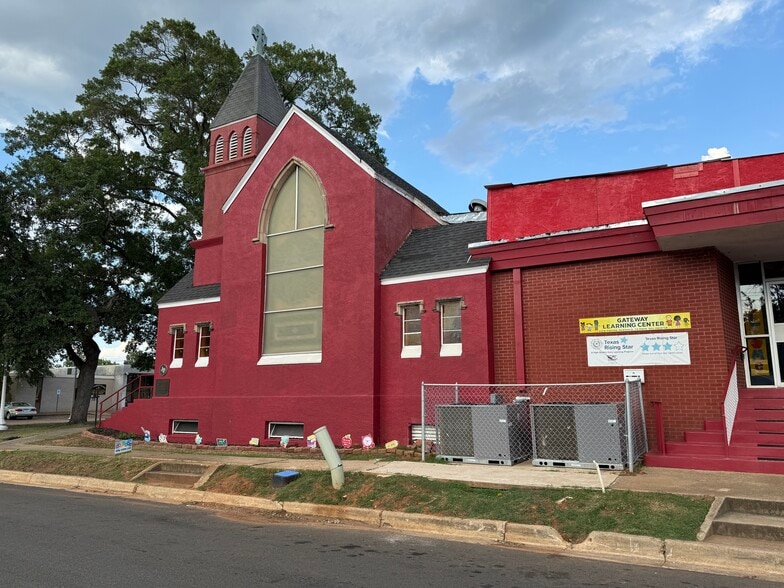 More Photos Of 310 N Fulton St, Marshall Recycling Center For Sale