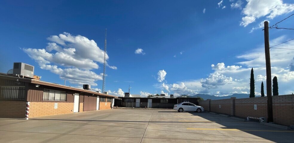 More Photos Of 3965 E Foothhills Dr, Sierra Vista Medical For Lease