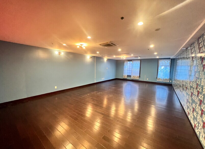 More Photos Of 605-607 Manhattan Ave, Brooklyn Apartments For Sale