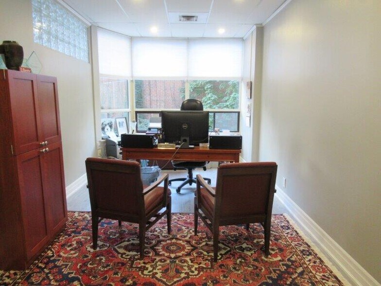 More Photos Of 120 Carlton St, Toronto Office For Sale