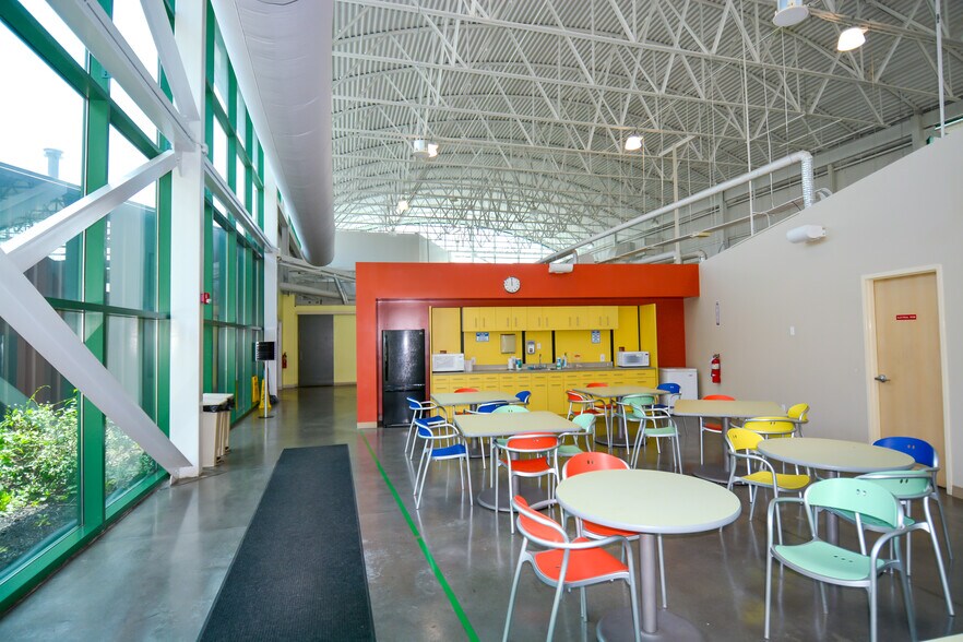 More Photos Of 888 Dayton St, Yellow Springs Warehouse For Lease