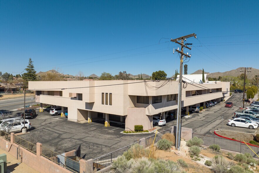More Photos Of 18523 Corwin Rd, Apple Valley Medical For Lease