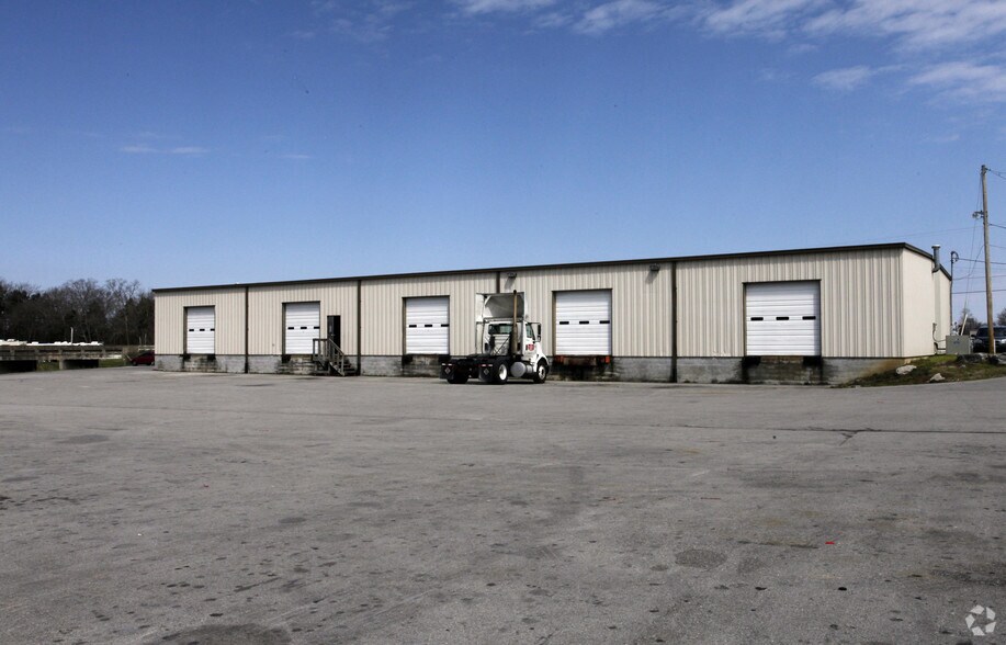 More Photos Of 102-104 Southside Park Dr, Lebanon Distribution For Lease