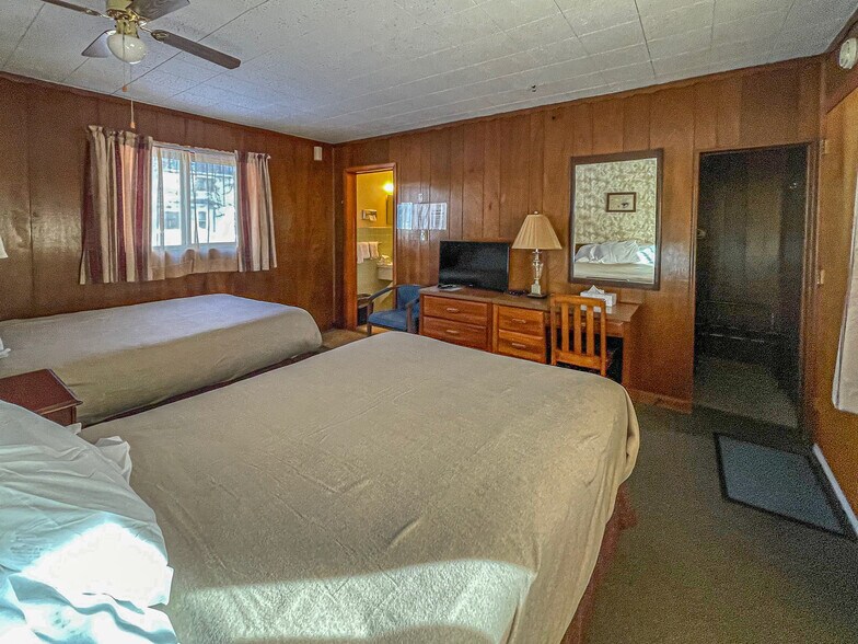 More Photos Of 314 Chippewa St, Ontonagon Hotel For Sale