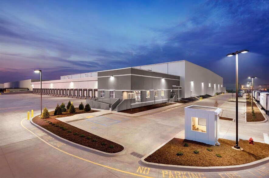 More Photos Of 9800 20th St, Vero Beach Warehouse For Lease