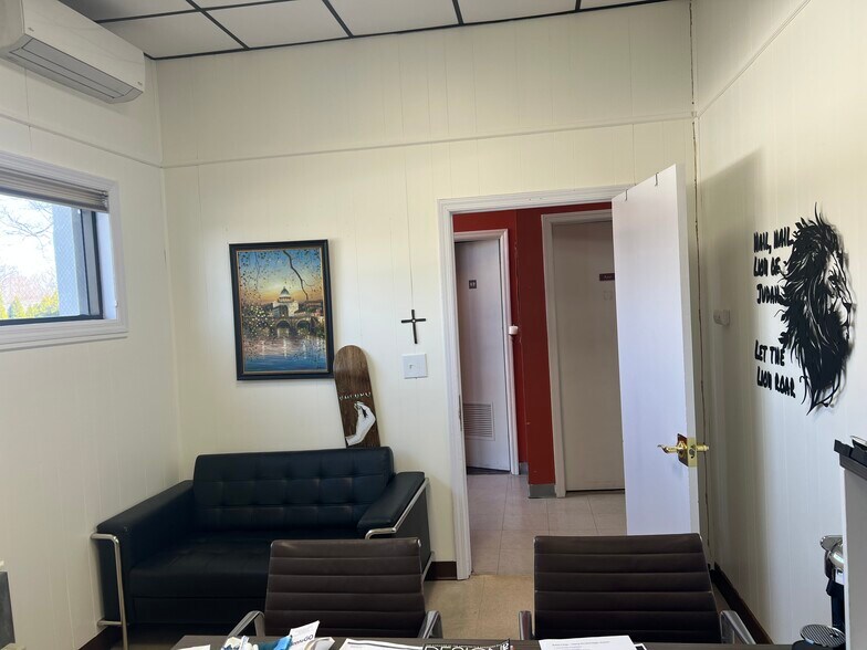 More Photos Of 470 Ridgedale Ave, East Hanover Storefront Retail Office For Lease