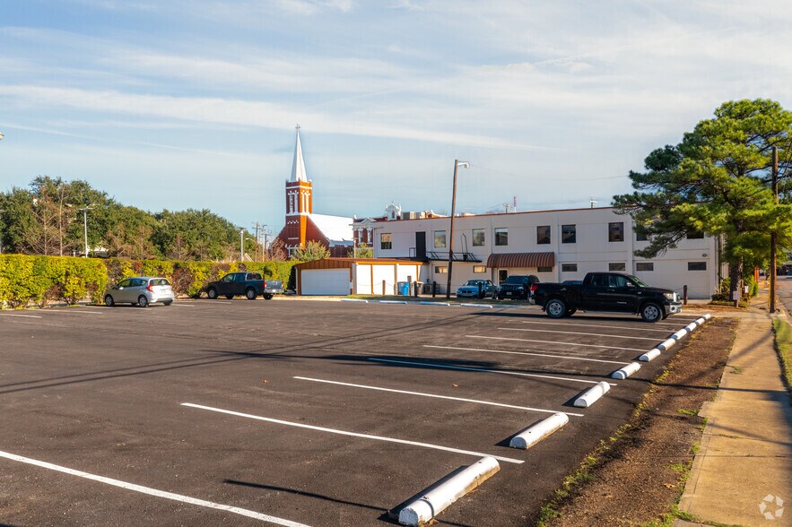 More Photos Of 2705 Swiss Ave, Dallas Loft Creative Space For Sale