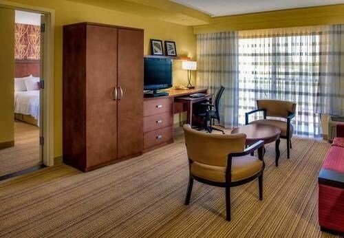 More Photos Of 580 Millennium Blvd, Brunswick Hotel For Sale