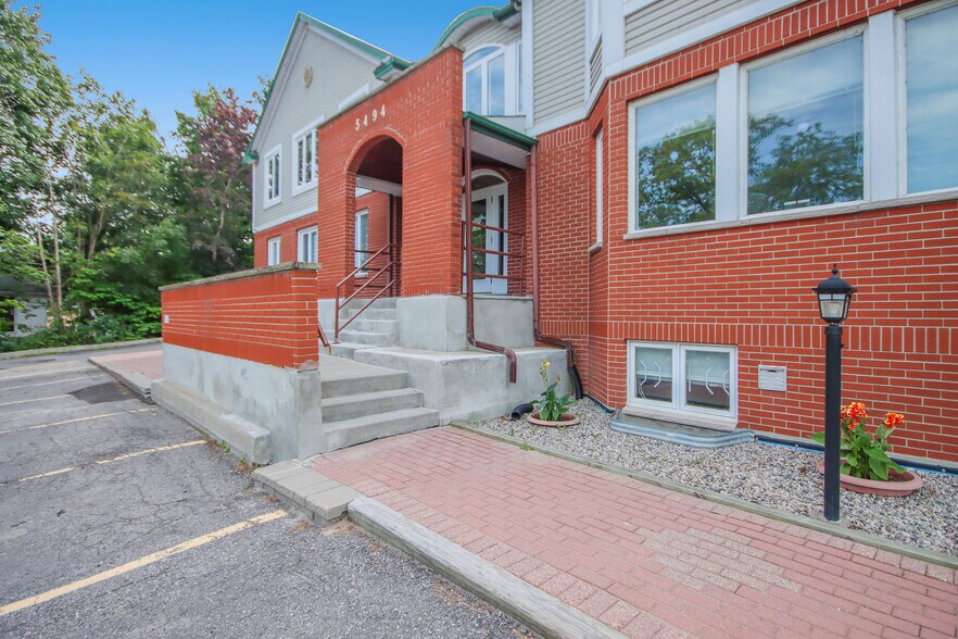 Primary Photo Of 5494 Manotick Main St, Manotick Medical For Lease