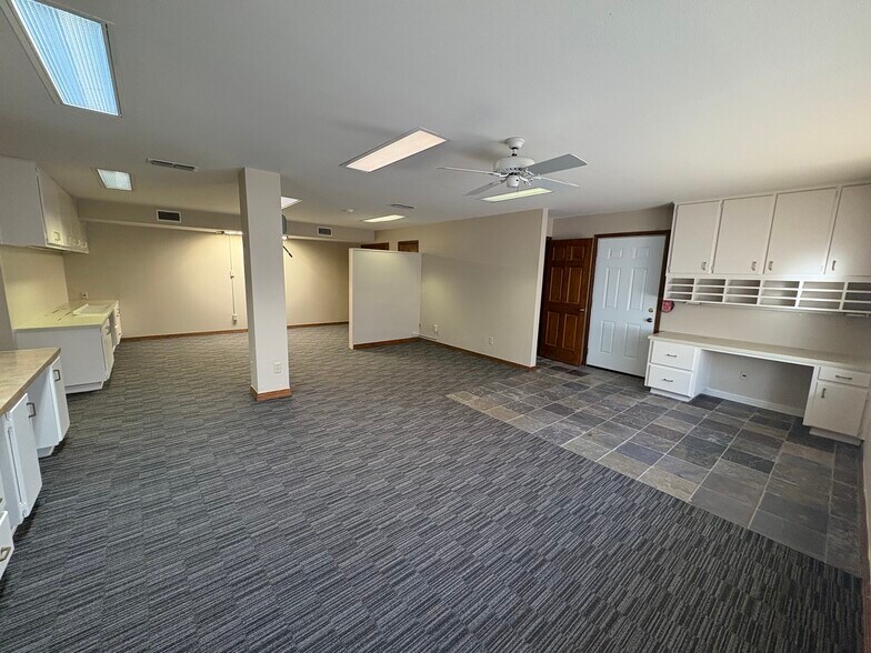 More Photos Of 614 N Travis St, Sherman Office For Lease