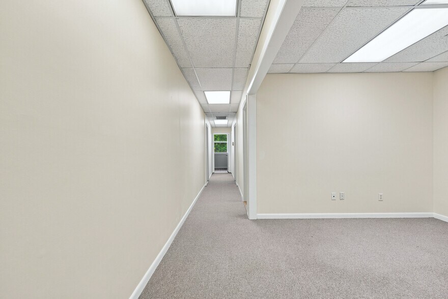 More Photos Of 3506 Memorial Ave, Lynchburg Office For Sale