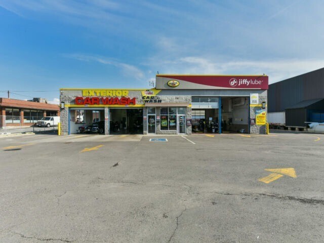 More Photos Of 355 Rexdale Blvd, Toronto Auto Repair For Sale