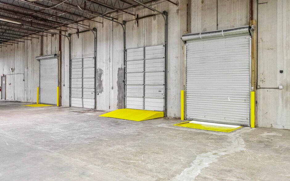 More Photos Of 6900 Woolworth Rd, Shreveport Warehouse For Lease