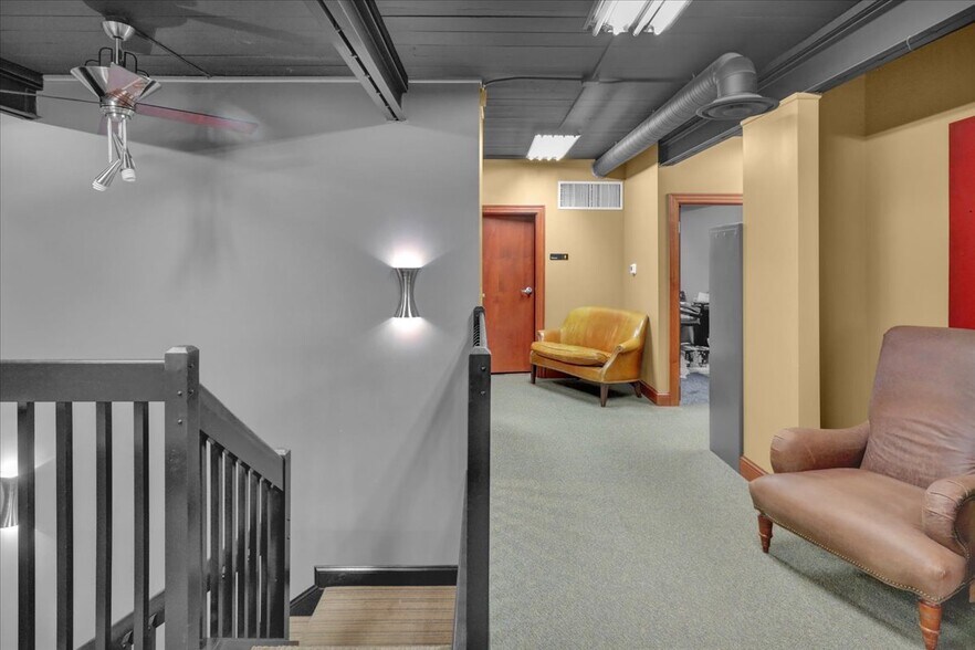 More Photos Of 426 Warren St, Reading Office For Sale