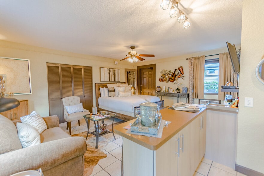 More Photos Of 600 Oakridge Blvd, Daytona Beach Apartments For Sale