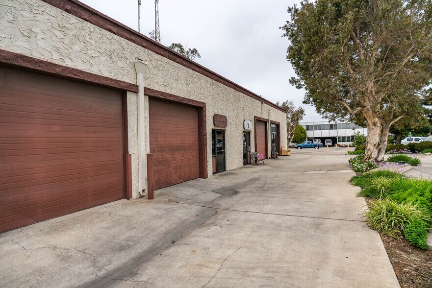 More Photos Of 1412 Tower Sq, Ventura Warehouse For Lease