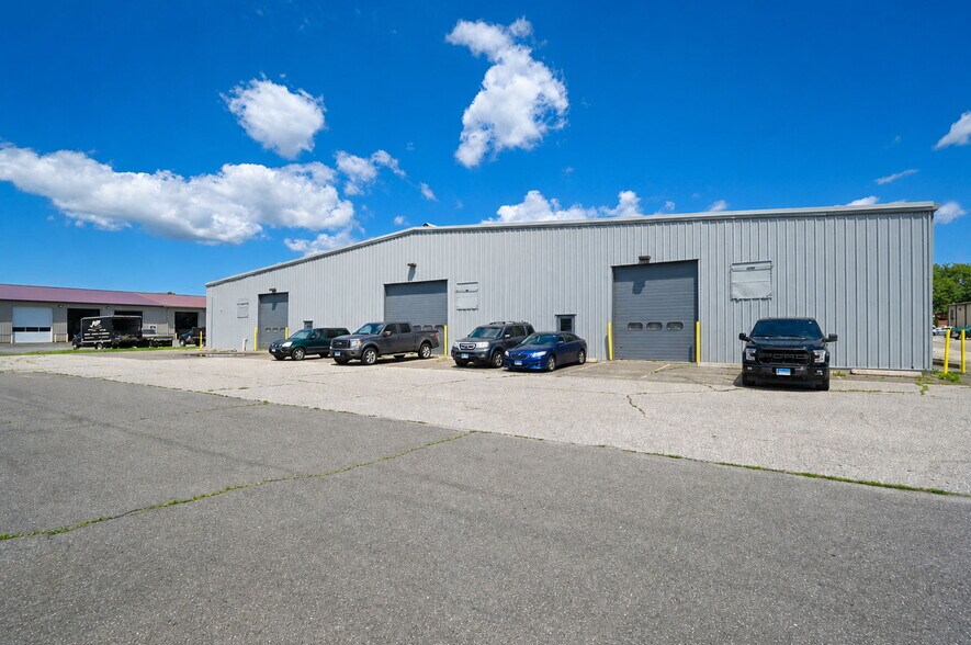 More Photos Of 481 Sullivan Ave, South Windsor Manufacturing For Lease