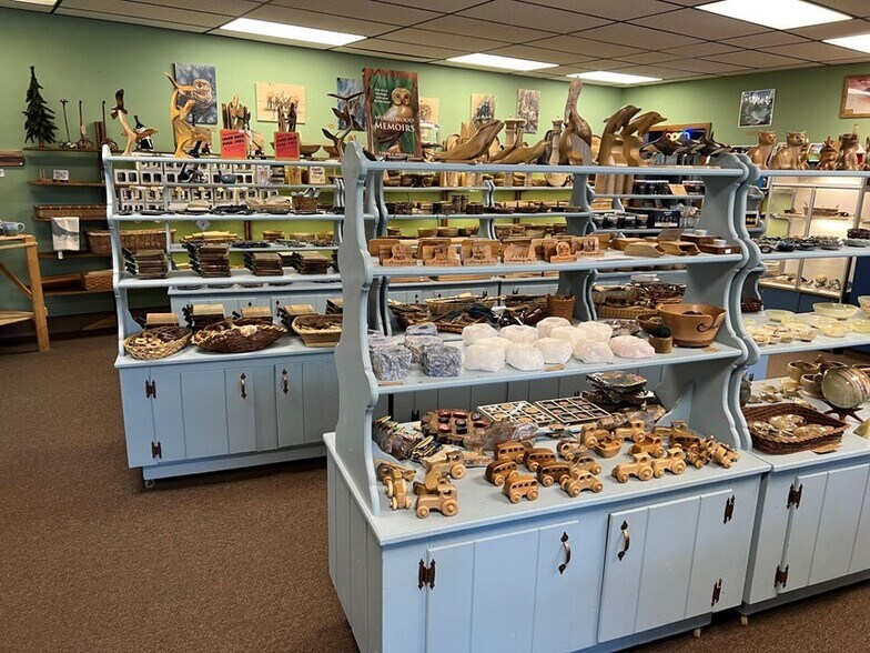 More Photos Of 903 Garibaldi Ave, Garibaldi Freestanding For Sale