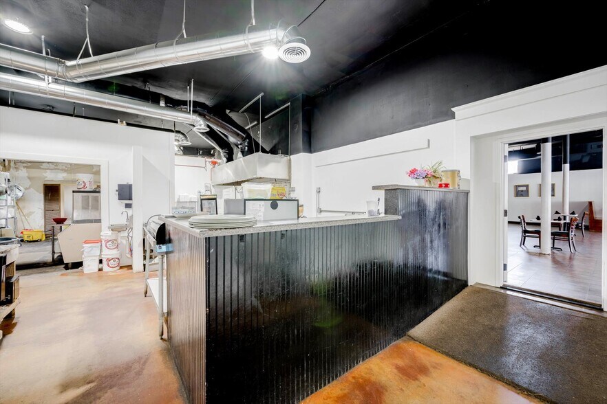 More Photos Of 111 Main Street, Lincolnton Flex For Sale