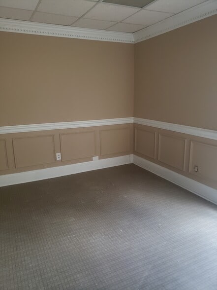 More Photos Of 8046 Roswell Rd, Atlanta Office For Sale