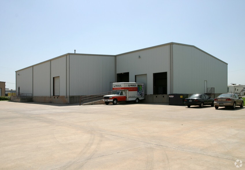 More Photos Of 8248 W Reno Ave, Oklahoma City Warehouse For Lease