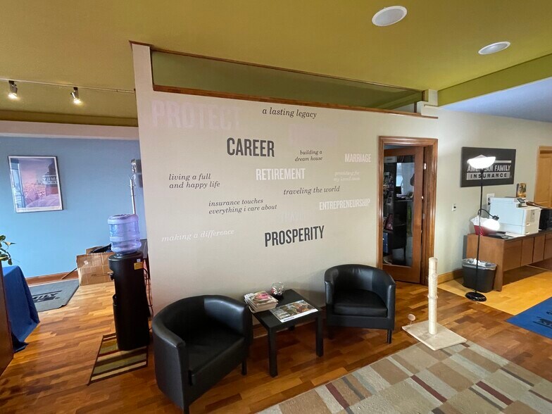 More Photos Of 4030-4032 Shoreline Dr, Spring Park Storefront Retail Office For Lease