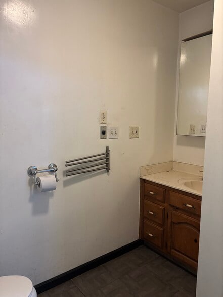 More Photos Of 945 N Azusa Ave, Azusa Office Residential For Sale
