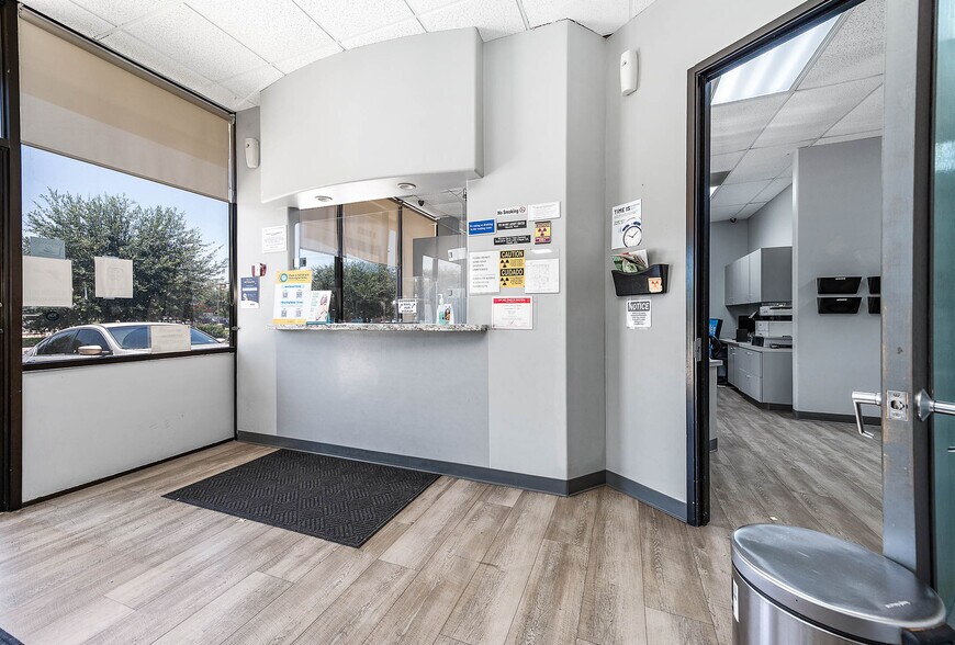 More Photos Of 8530 S Braeswood Blvd, Houston Freestanding For Lease