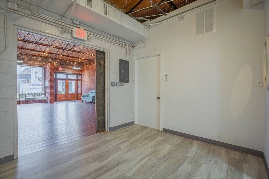 More Photos Of 48 Griffin St, McDonough Storefront For Sale