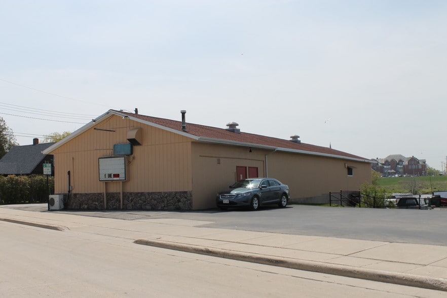 More Photos Of 1204 18th St, Two Rivers Bar For Sale
