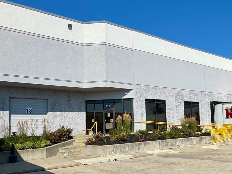 More Photos Of 4401-4419 Equity Dr, Columbus Warehouse For Lease