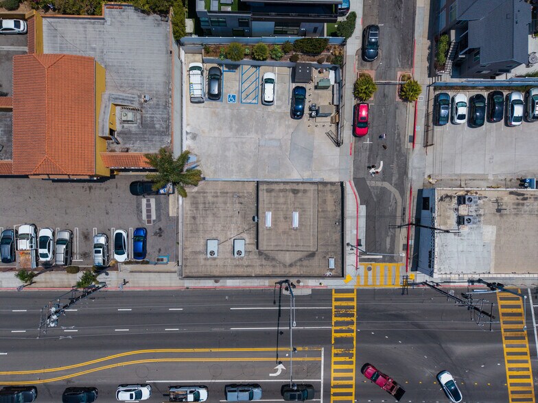 More Photos Of 1402 Pacific Coast Hwy, Hermosa Beach Freestanding For Lease