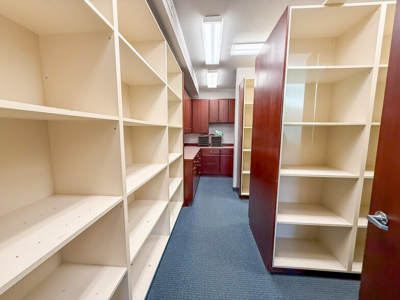 More Photos Of 910 S Scheuber Rd, Centralia Medical For Lease