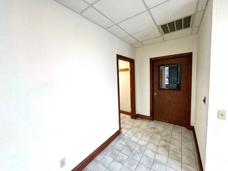 More Photos Of 4610 Femrite Dr, Madison Warehouse For Lease